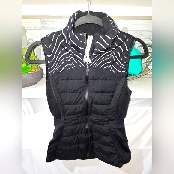Lululemon Down for it all - reflective rhythm Black down vest. Black, Size 4 - Picture 2 of 12